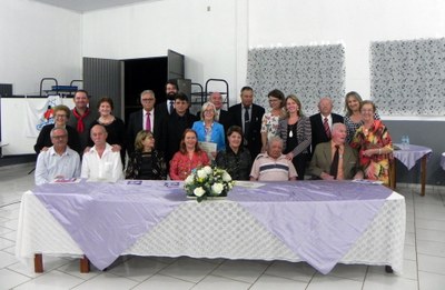 Os Vereadores Municipais com os homenageados e autoridades presentes