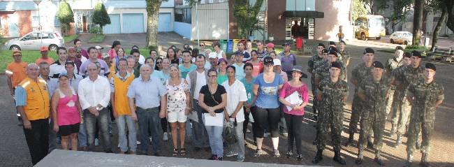 PRESIDENTE ULTRAMAR, VEREADORES E SERVIDORES DA CÂMARA PARTICIPAM DO MUTIRÃO DE COMBATE DO MOSQUITO AEDES AEGYPTI.